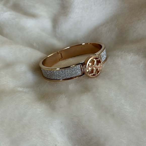 Tory Burch Jewelry - Tory Burch clasp bracelet